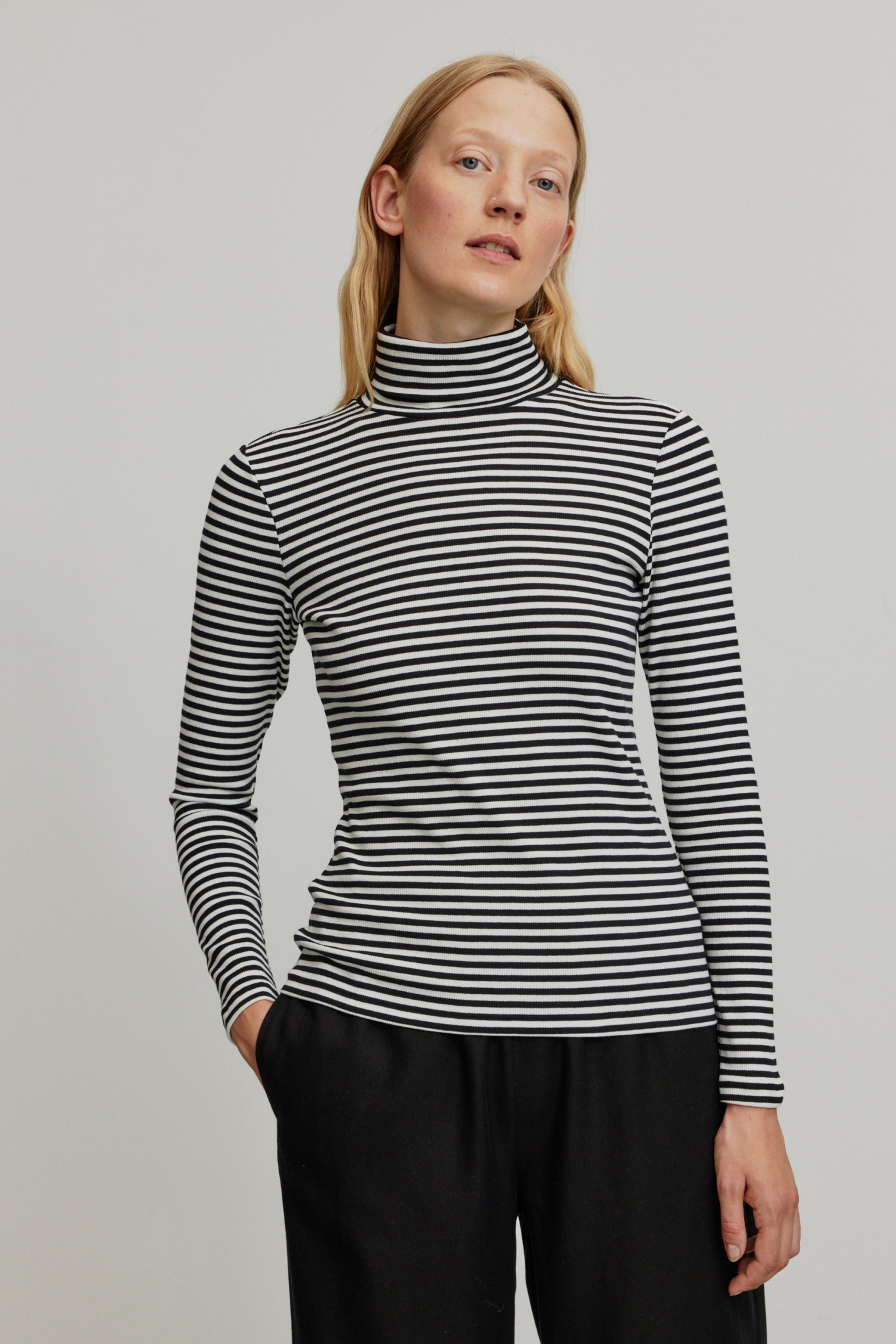 Recolution Damen vegan Longsleeve Liatris Stripes Schwarz