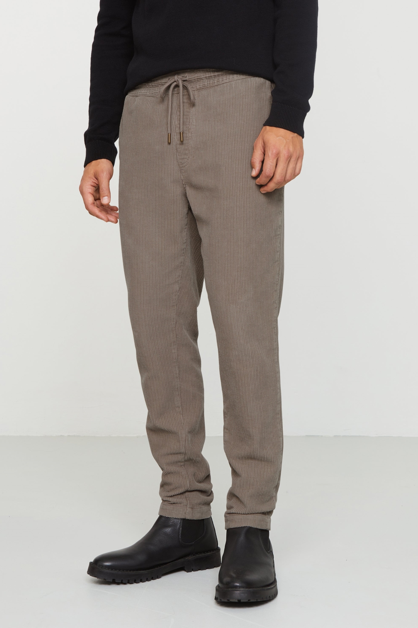 Recolution Herren vegan Jogginghose Chinos Corduroy Cas Hazel Braun