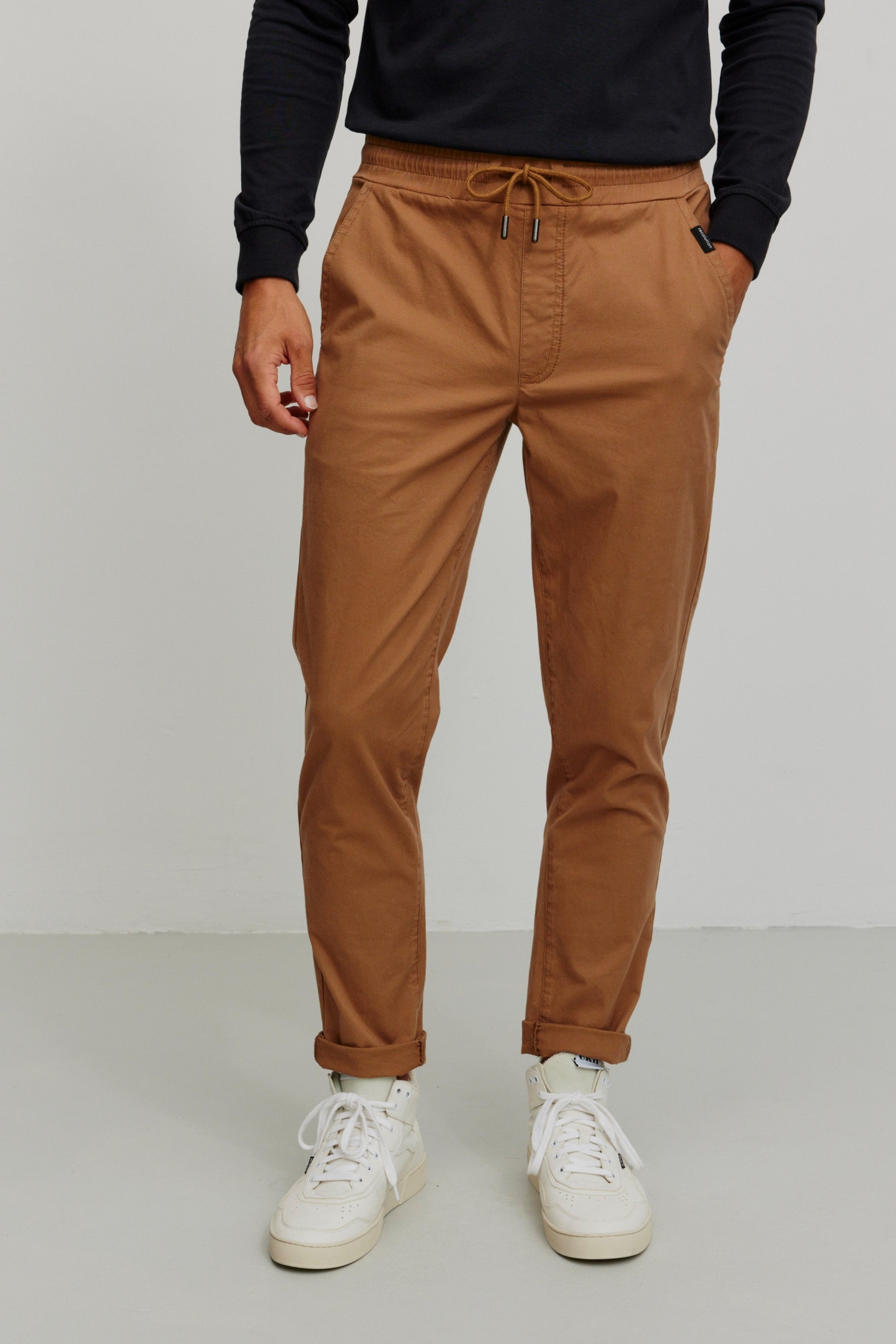 Recolution Herren vegan Jogginghose Chino Taro LÃ¤rche Braun