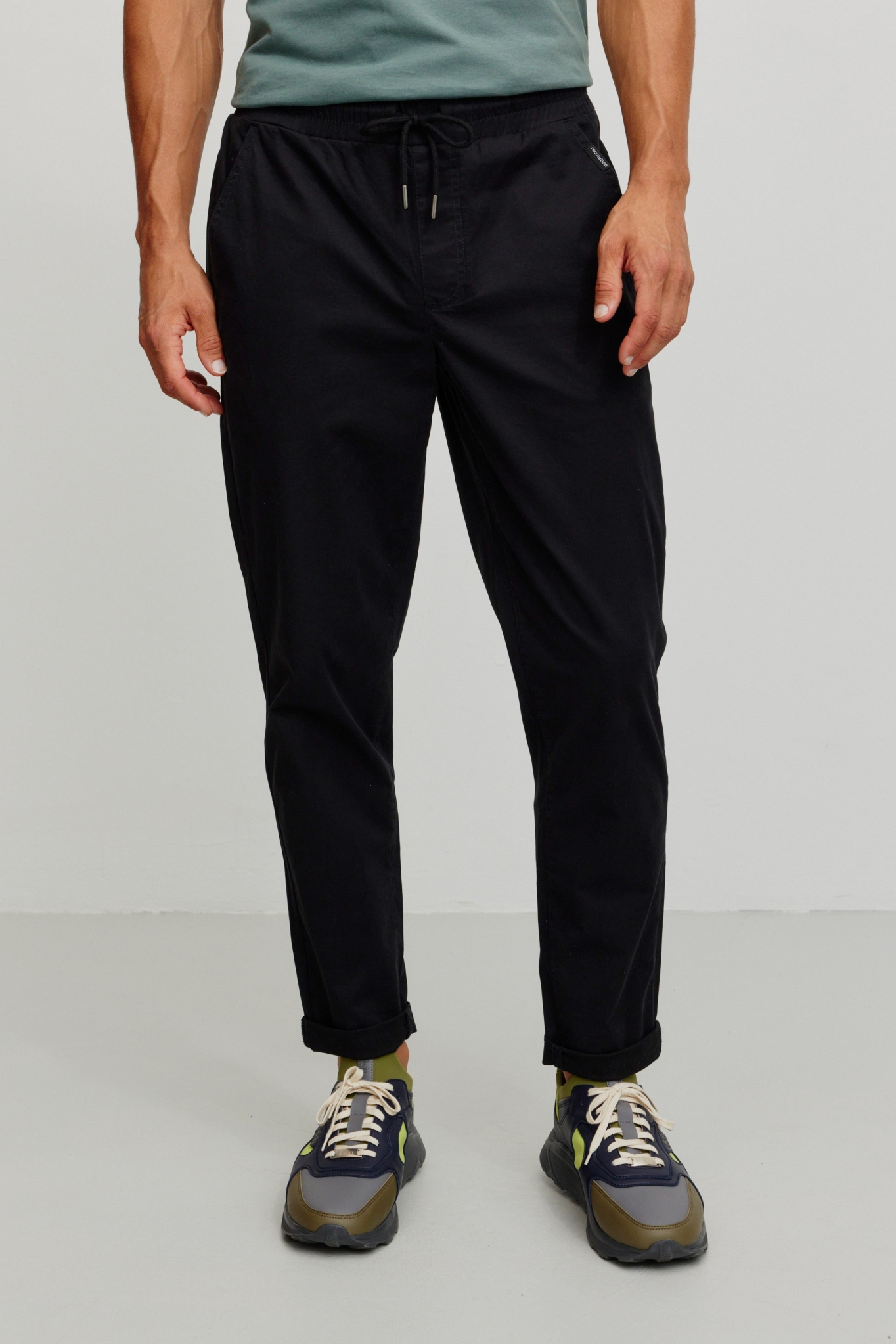 Recolution Herren vegan Jogginghose Chino Taro Schwarz