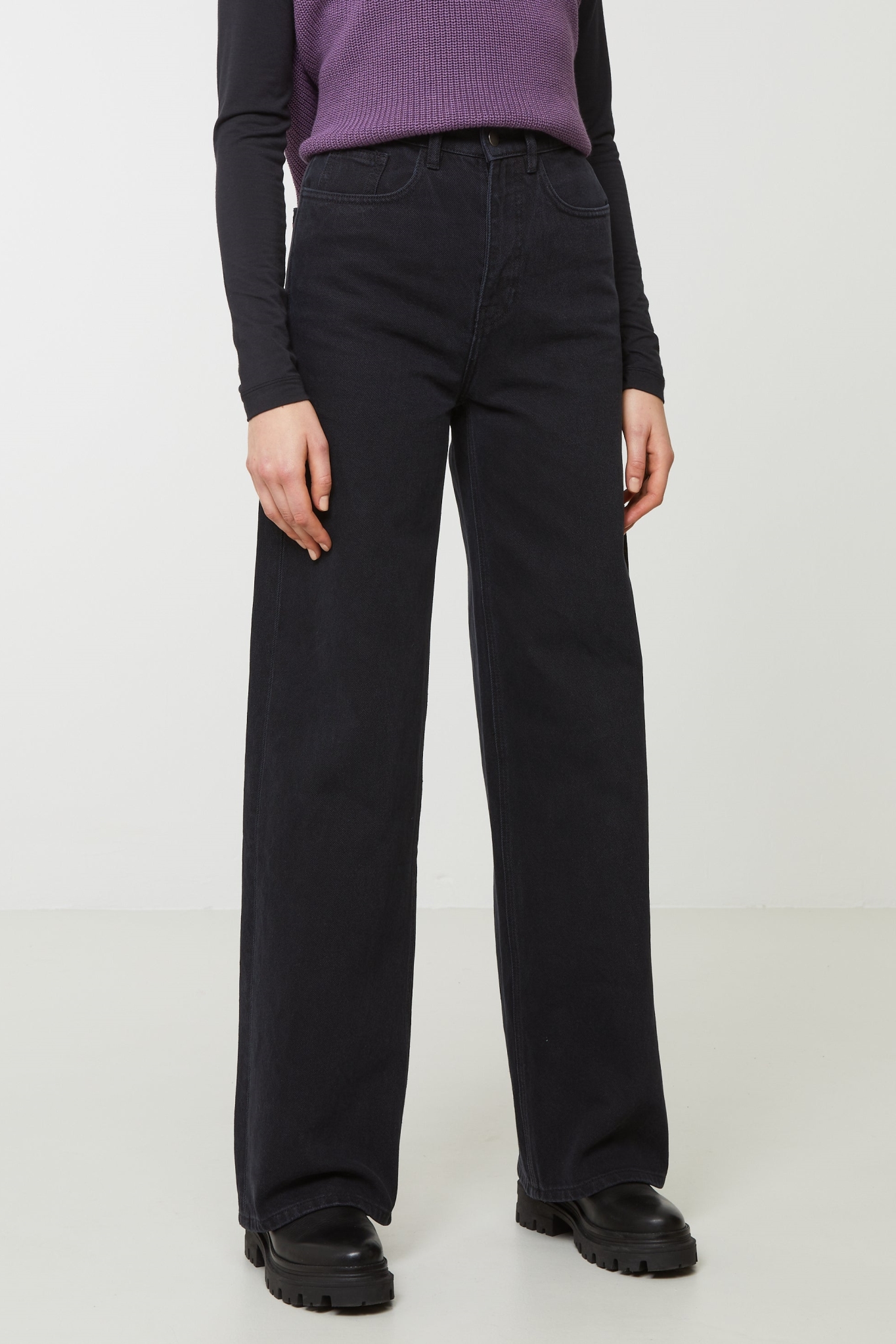 Recolution Damen vegan Jeans Commelina Washed Schwarz