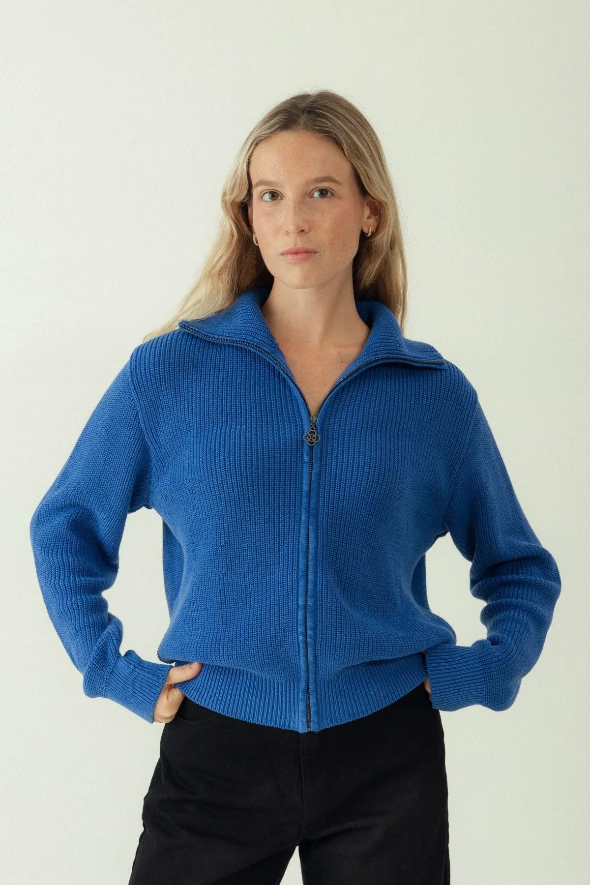 Clotsy Damen vegan Strickjacke Aina Blau