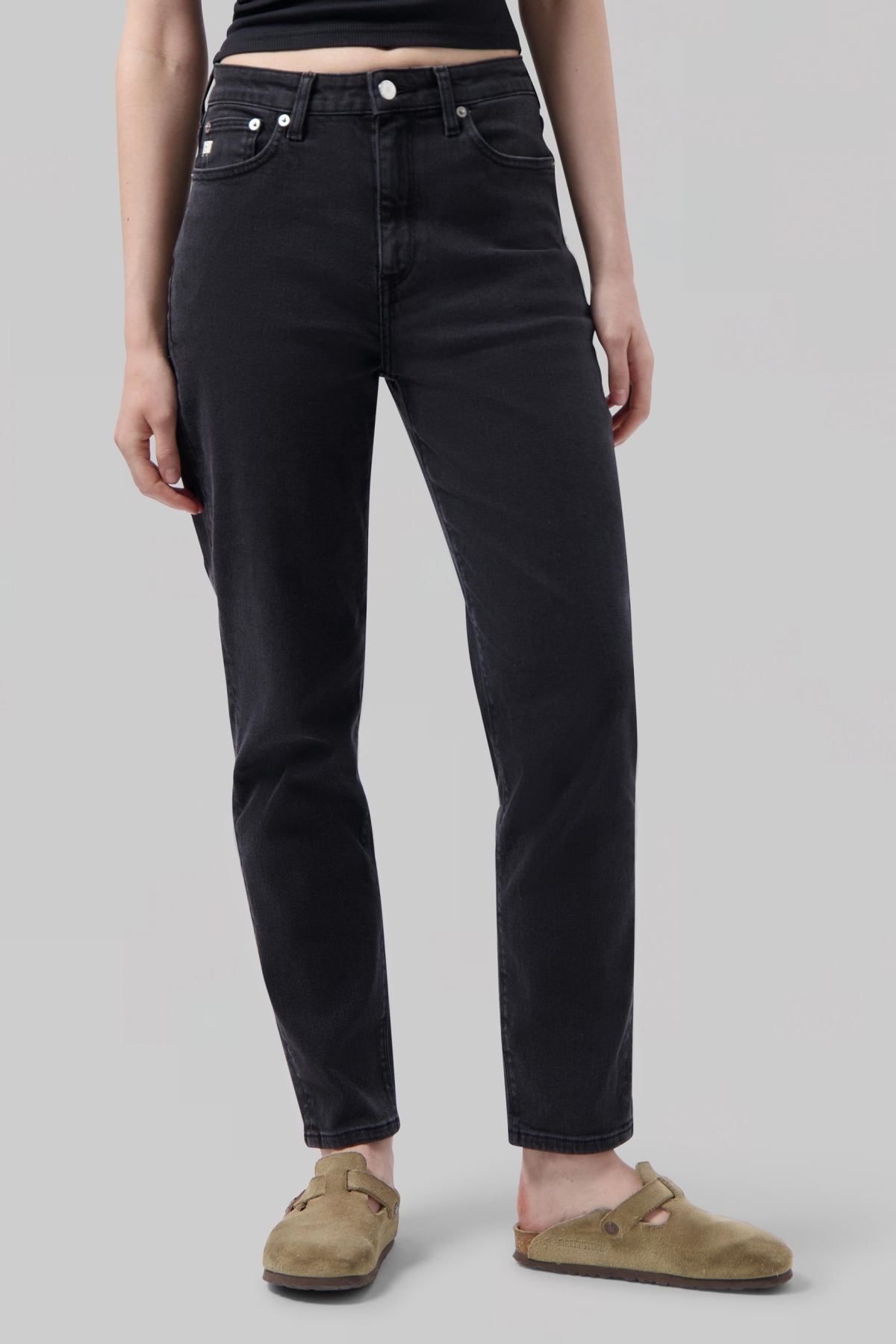 MUD Jeans Damen vegan Jeans Mams Stretch Tapered Stone Schwarz