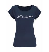 Beachtime T-Shirt mit modischem Sprüche Frontdruck "Never too late"