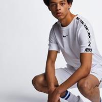 Nike Männer T-Shirt Repeat in weiß