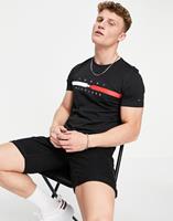 Tommy Hilfiger Global - T-shirt met streeplogo op de borst in zwart
