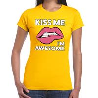 Bellatio Kiss me I am awesome t-shirt Geel