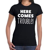 Bellatio Here comes trouble tekst t-shirt Zwart