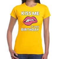Bellatio Kiss me it is my birthday t-shirt Geel