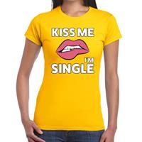 Bellatio Kiss me I am single t-shirt Geel