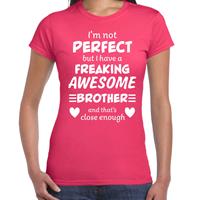 Bellatio Freaking awesome Brother / geweldige broer cadeau t-shirt Roze