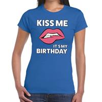 Bellatio Kiss me it is my Birthdayt-shirt Blauw