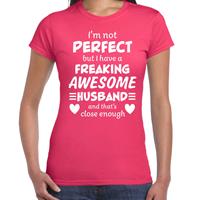 Bellatio Freaking awesome Husband / geweldige echtgenoot cadeau t-shirt Roze