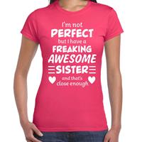 Bellatio Freaking awesome Sister / geweldige zus cadeau t-shirt Roze