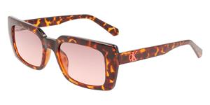 CALVIN KLEIN CKJ22606S | Damen-Sonnenbrille | Eckig | Fassung: Kunststoff Havanna | Glasfarbe: Rot / Braun
