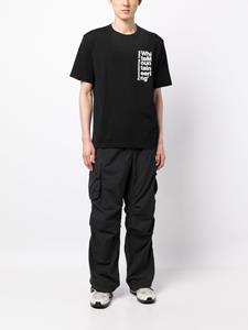 White Mountaineering logo-print cotton T-shirt - Zwart