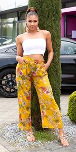 Cosmoda Collection Trendy casual zomer broek met bloemen-print mosterdgeel