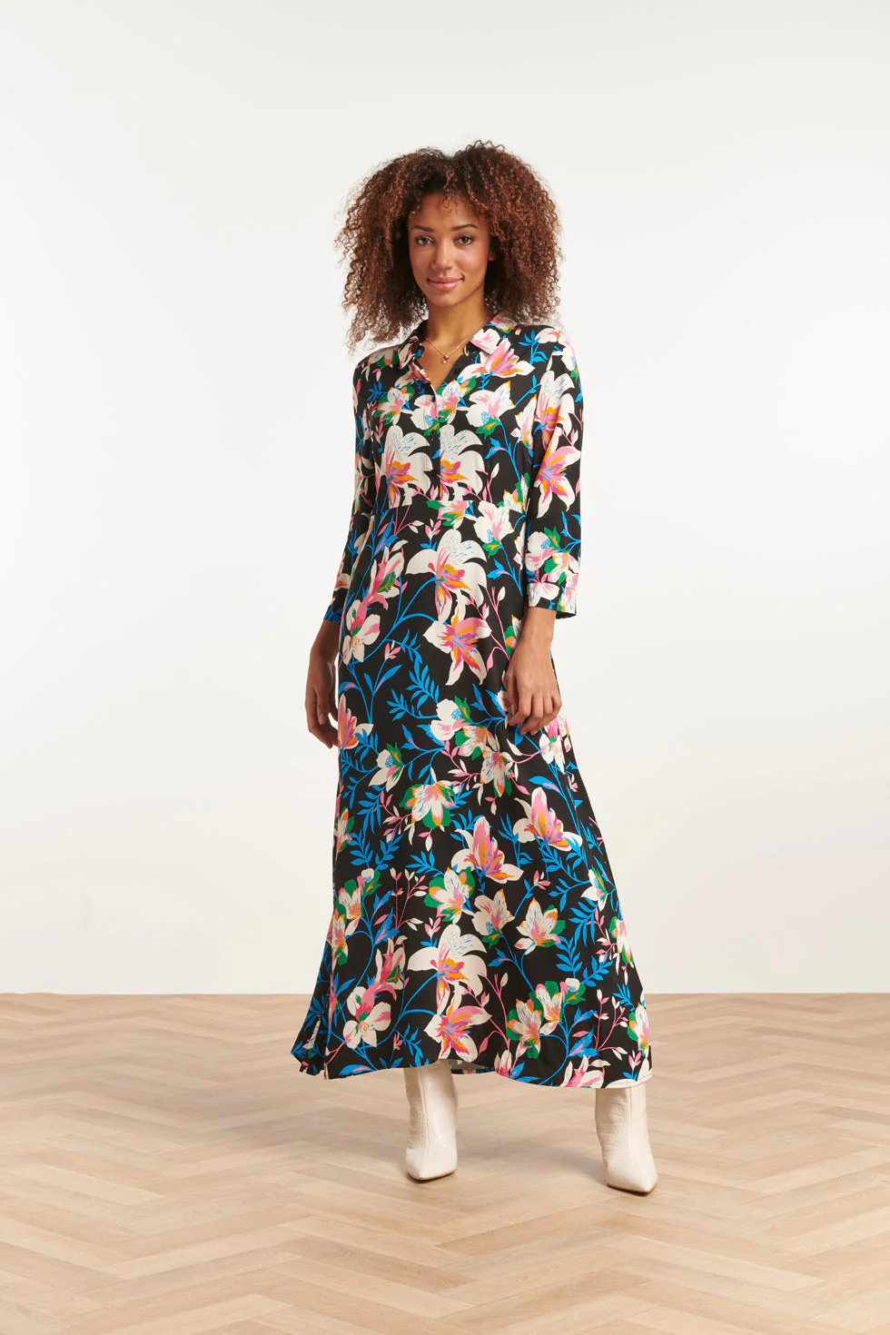 Smashed Lemon 23547 flared maxi jurk met heldere bloemenprint