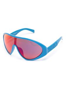 Moschino Eyewear logo-embossed shield-frame sunglasses - Blauw