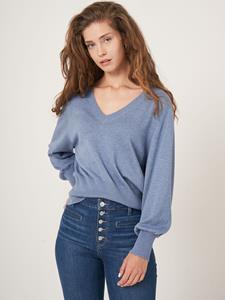 REPEAT cashmere Diepe V-hals trui met zadel-pofmouwen