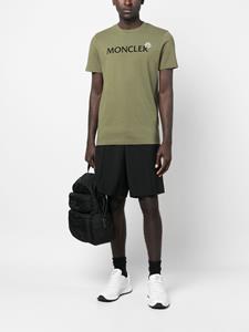 Moncler T-shirt met logoprint - Groen