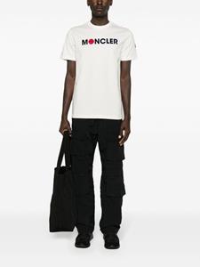 Moncler logo-flocked cotton T-shirt - Wit