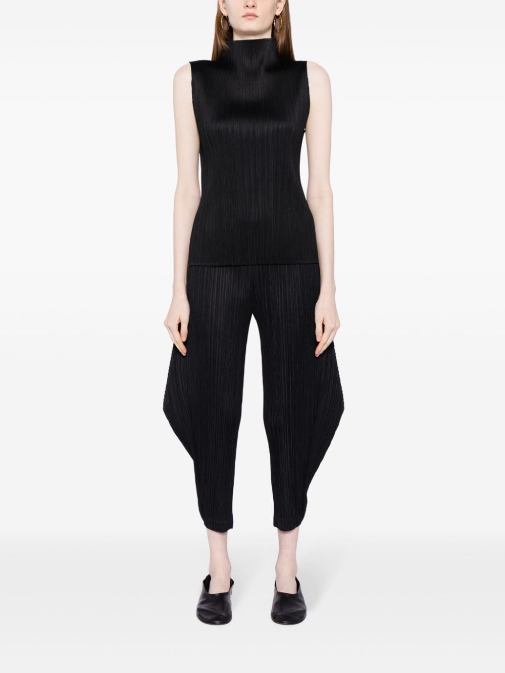 Pleats Please Issey Miyake tapered pleated trousers - Zwart