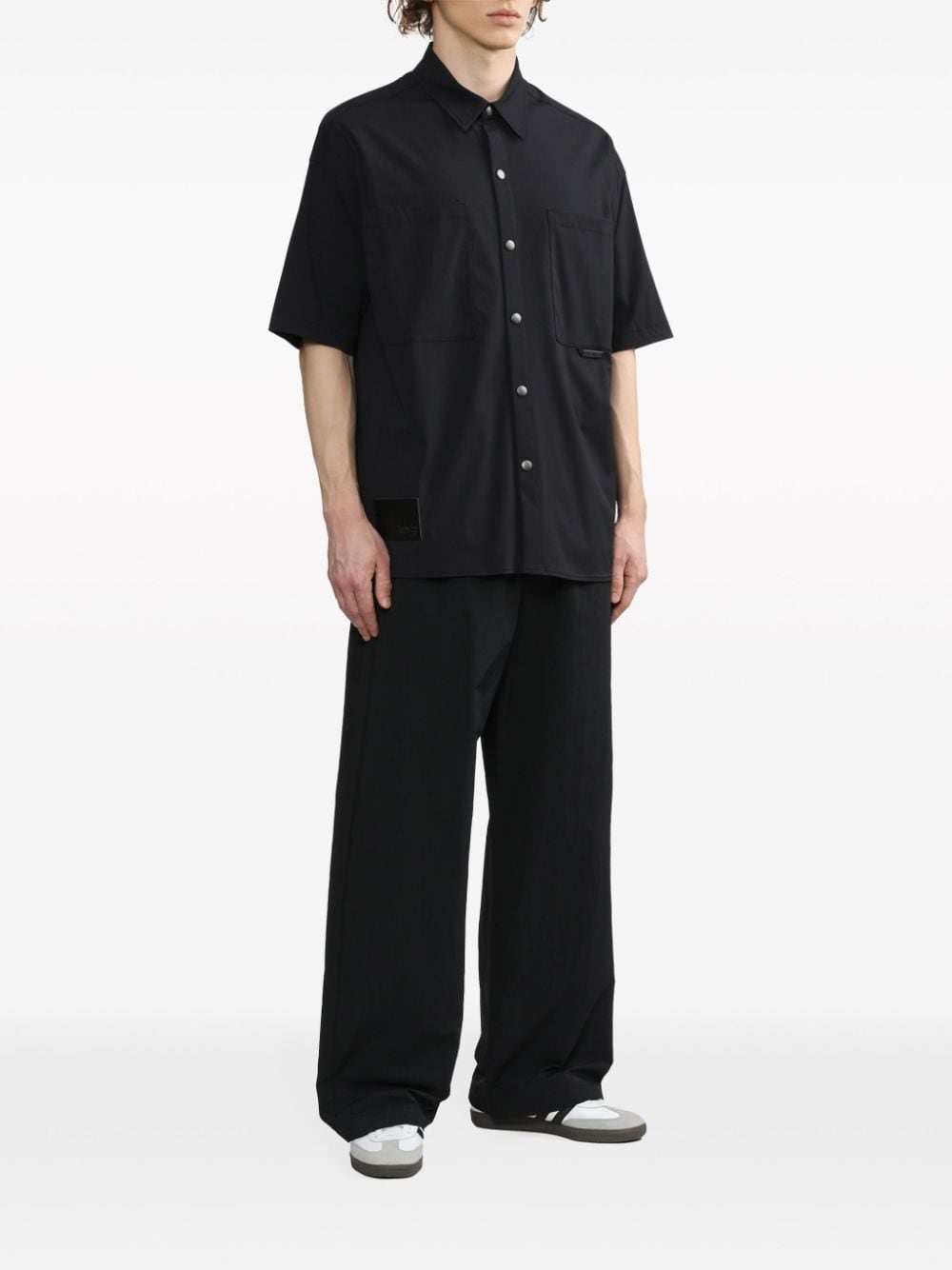 Izzue Overhemd met opgestikte zak en drukknoop - Zwart