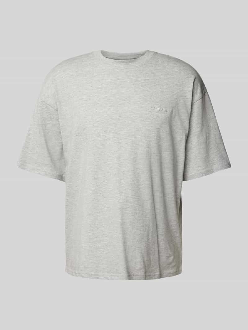 REVIEW Oversized T-shirt met extra brede schouders