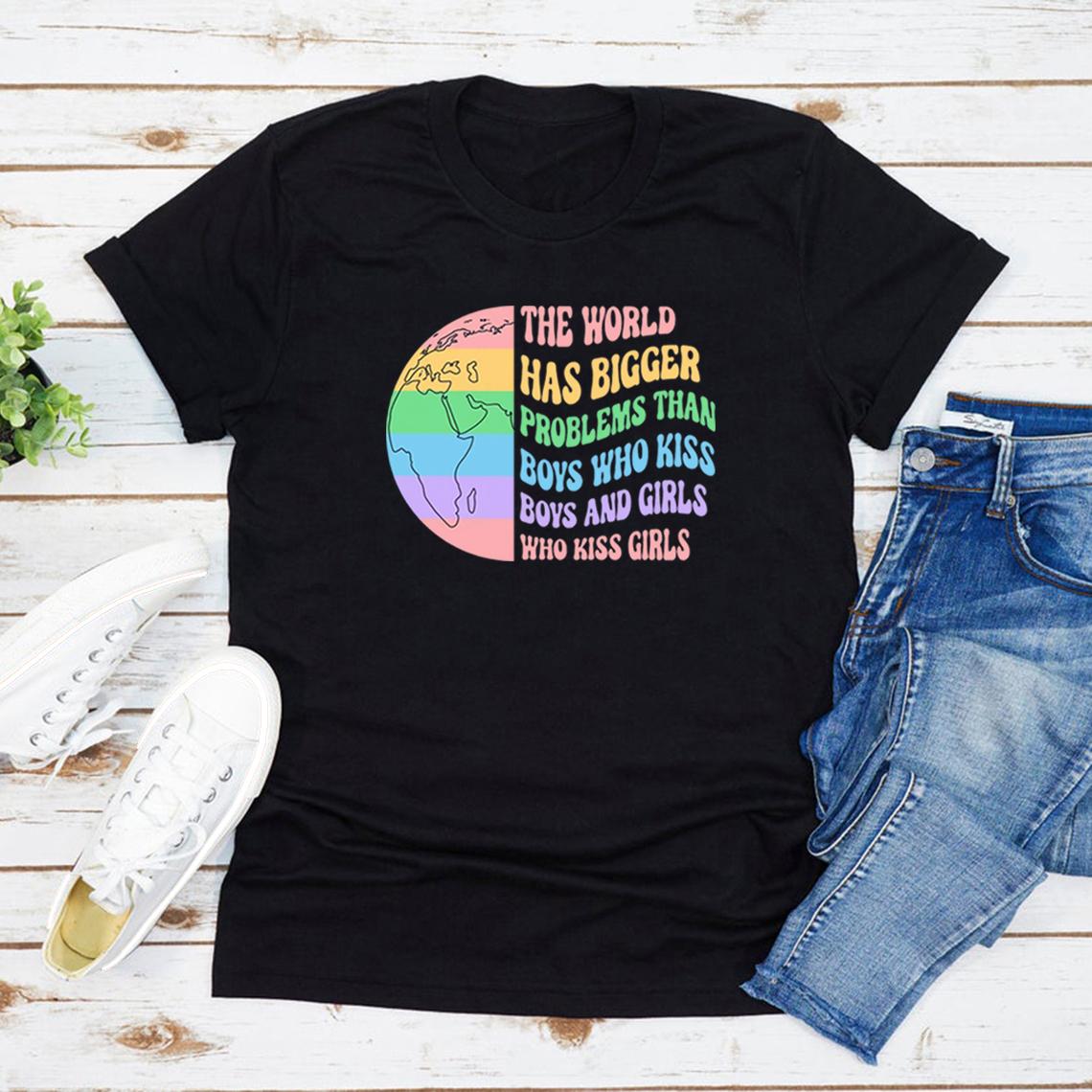 Bicheng De wereld heeft grotere problemen dan jongens die kussen Jongens en meisjes T-shirt Gay Rights T-shirt Gelijkheid T-shirt LGBTQ+ Top Pride Tee