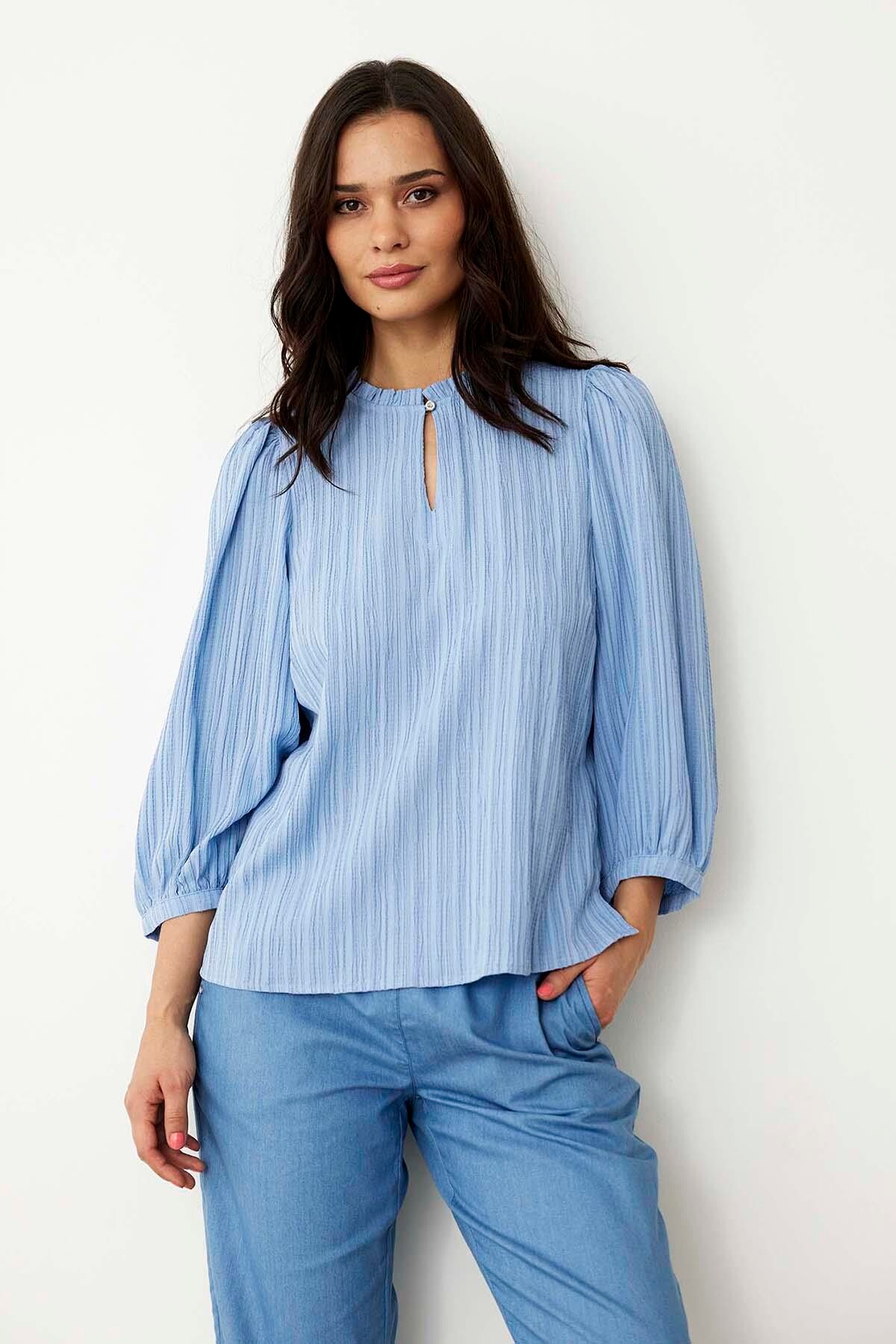 IN FRONT TOVE BLOUSE 16121 505 (Light Blue 505)