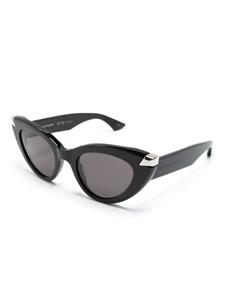 Alexander McQueen Eyewear AM0442S cat-eye sunglasses - Zwart