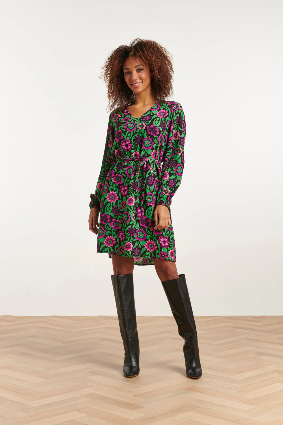 Smashed Lemon 23672 dames jurk met bloemenprint in groen zwart en