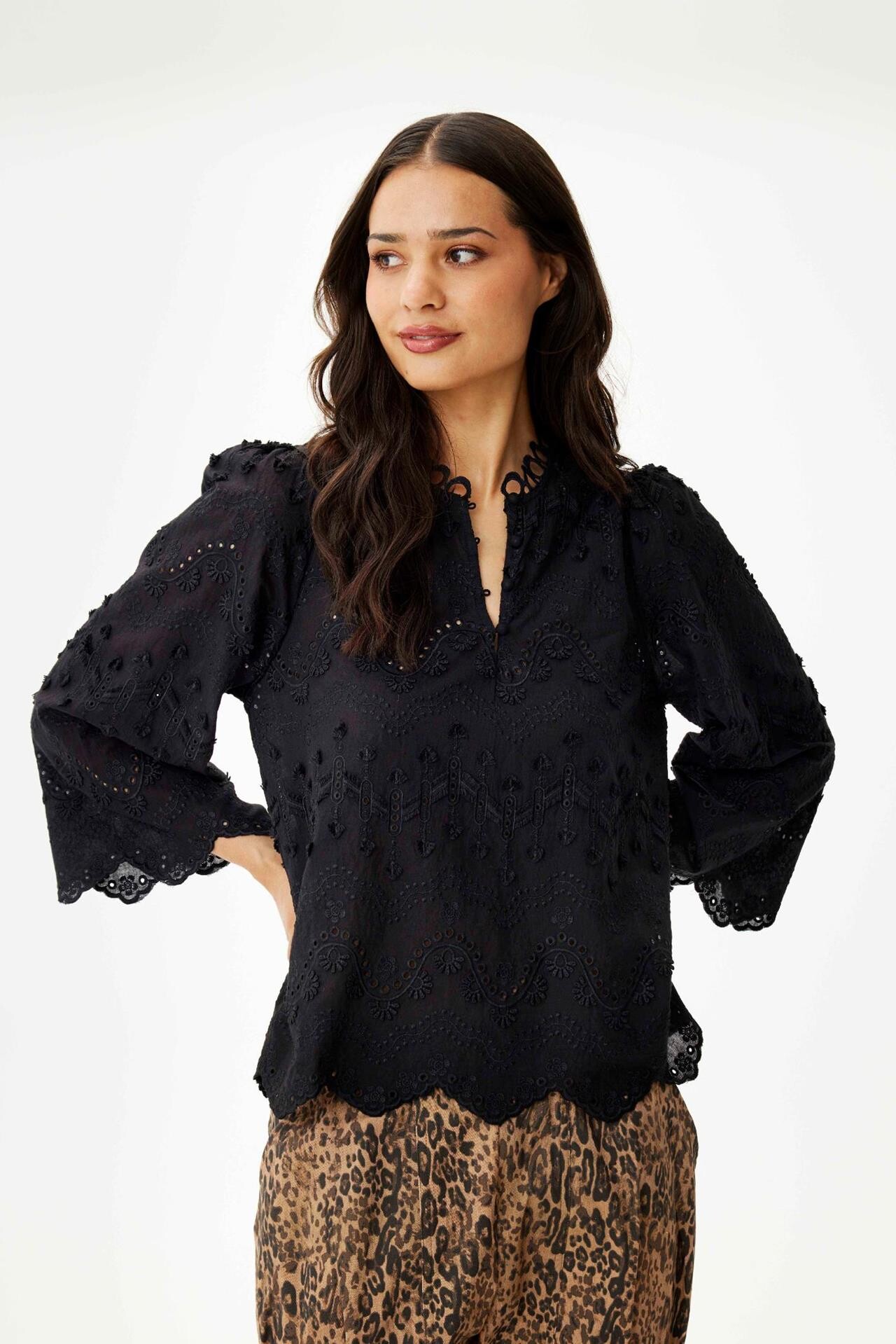 IN FRONT ESTER BLOUSE 16397 999 (Black 999)