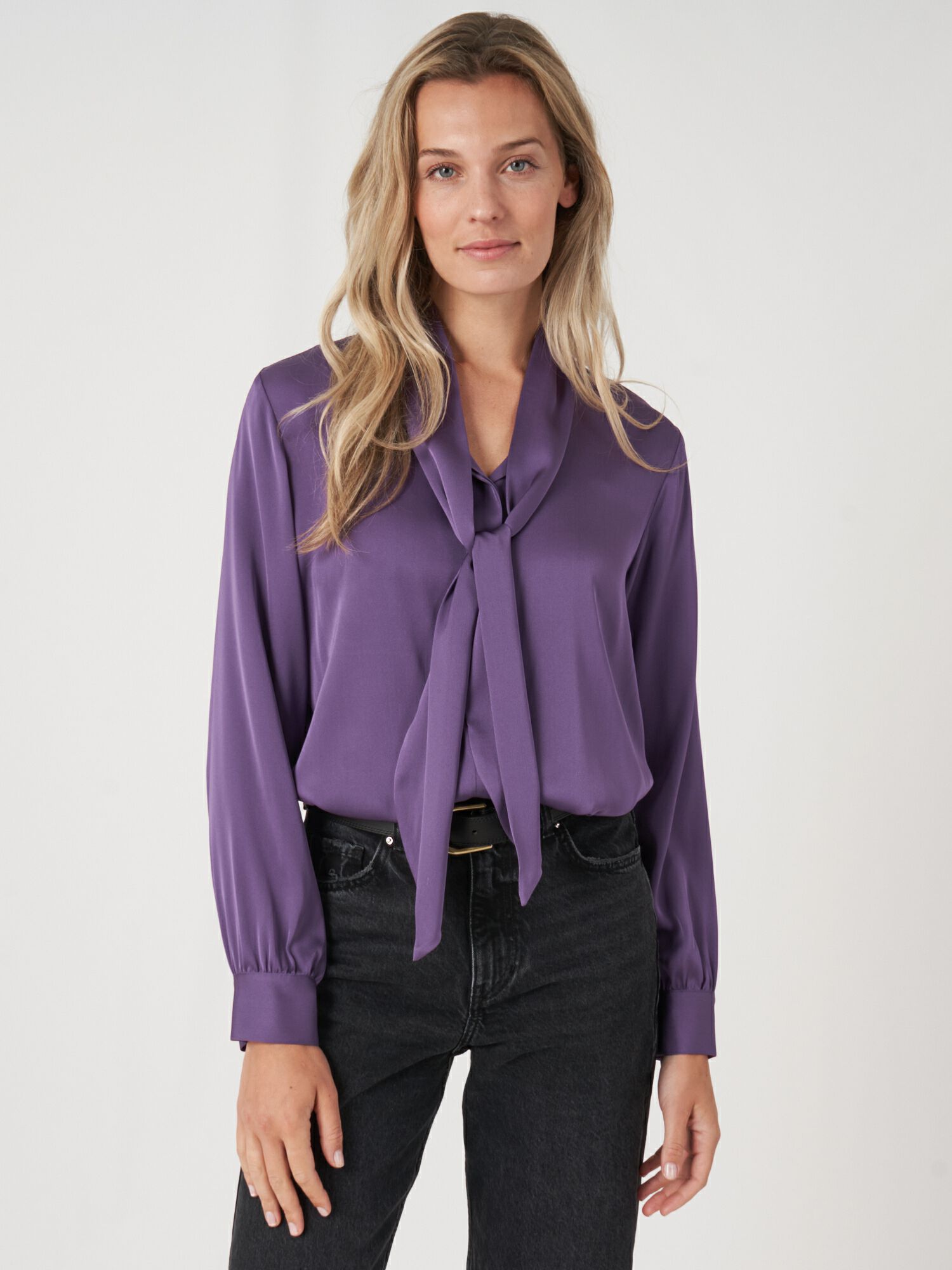 REPEAT cashmere Zijden blouse met strikhals