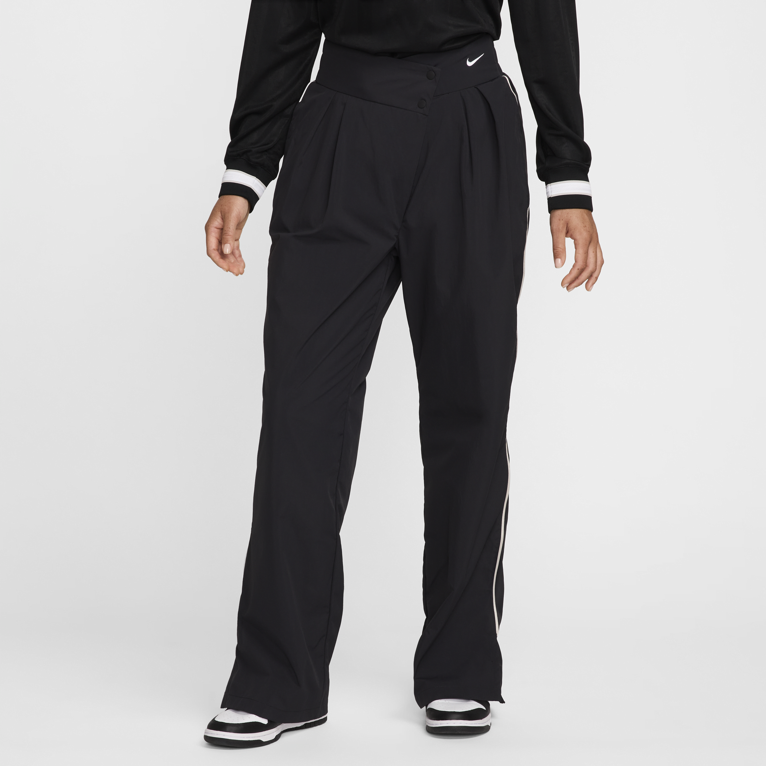 Nike Sportswear Collection Repel damesbroek met asymmetrische, halfhoge taille - Zwart