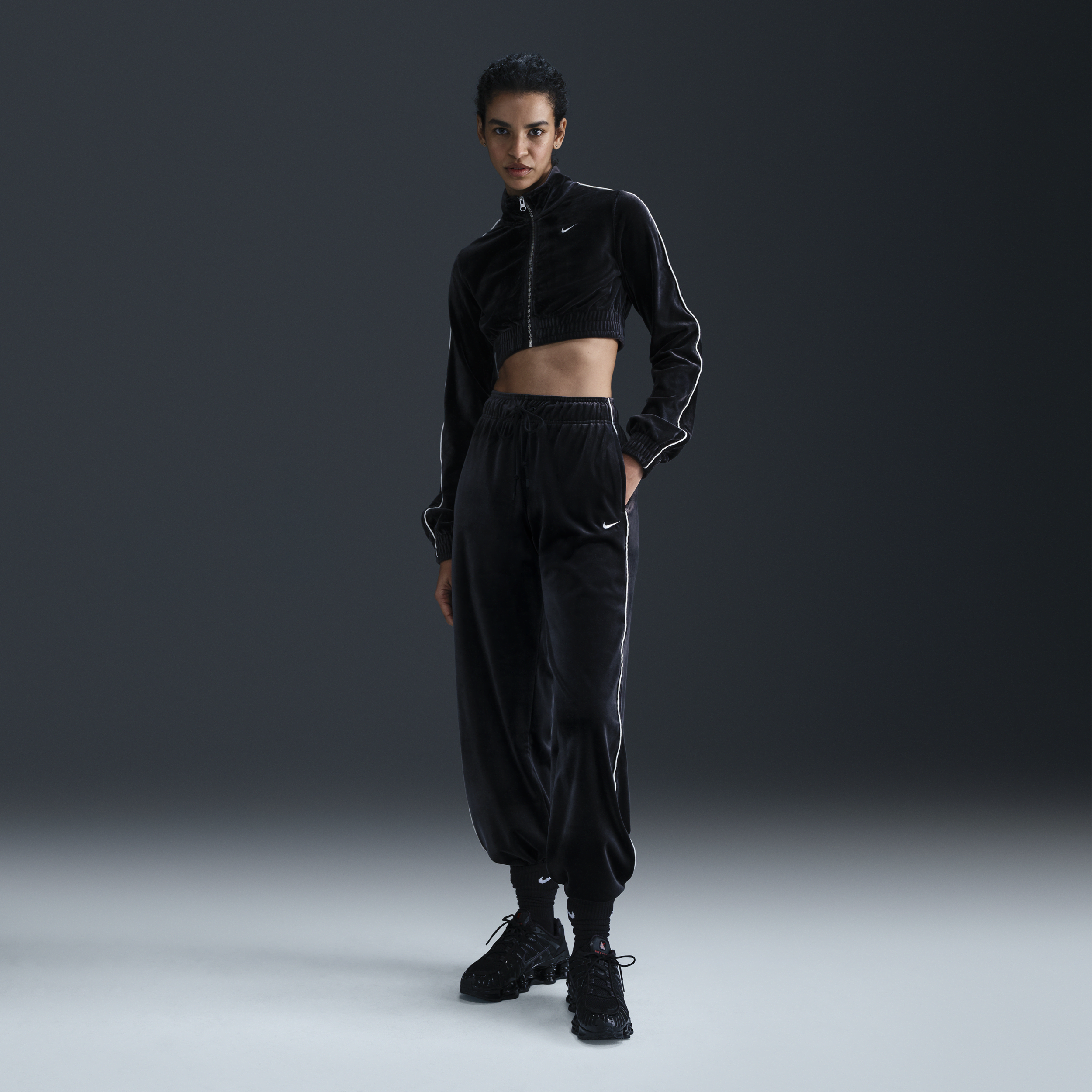 Nike Sportswear Collection velours joggingbroek met halfhoge taille voor dames - Zwart