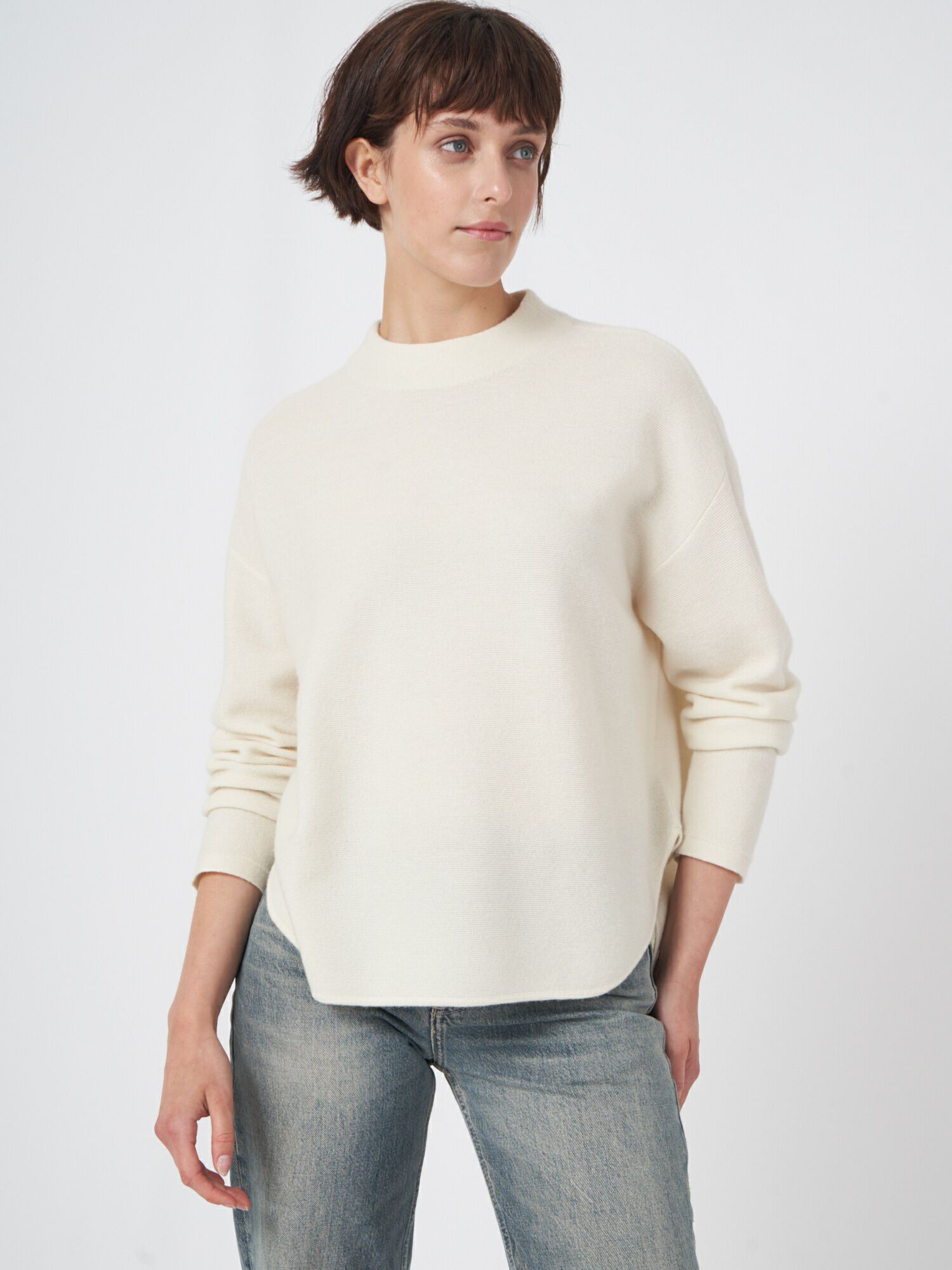 REPEAT cashmere Fijngebreide trui met ronde zoom