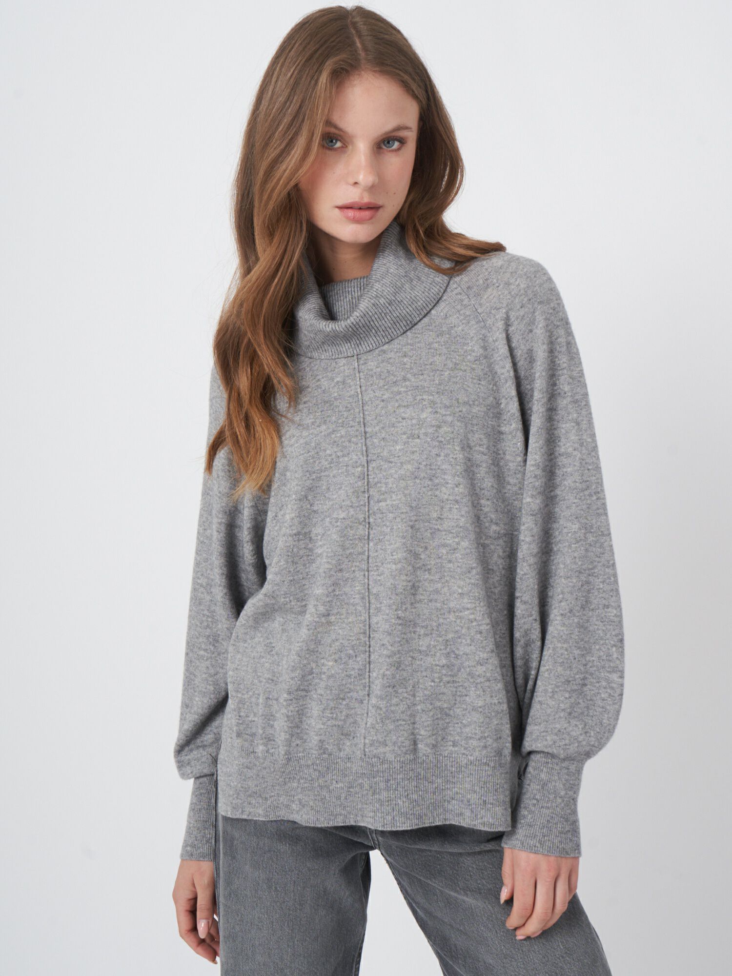 REPEAT cashmere Trui met wijde geribde rolkraag en pofmouwen