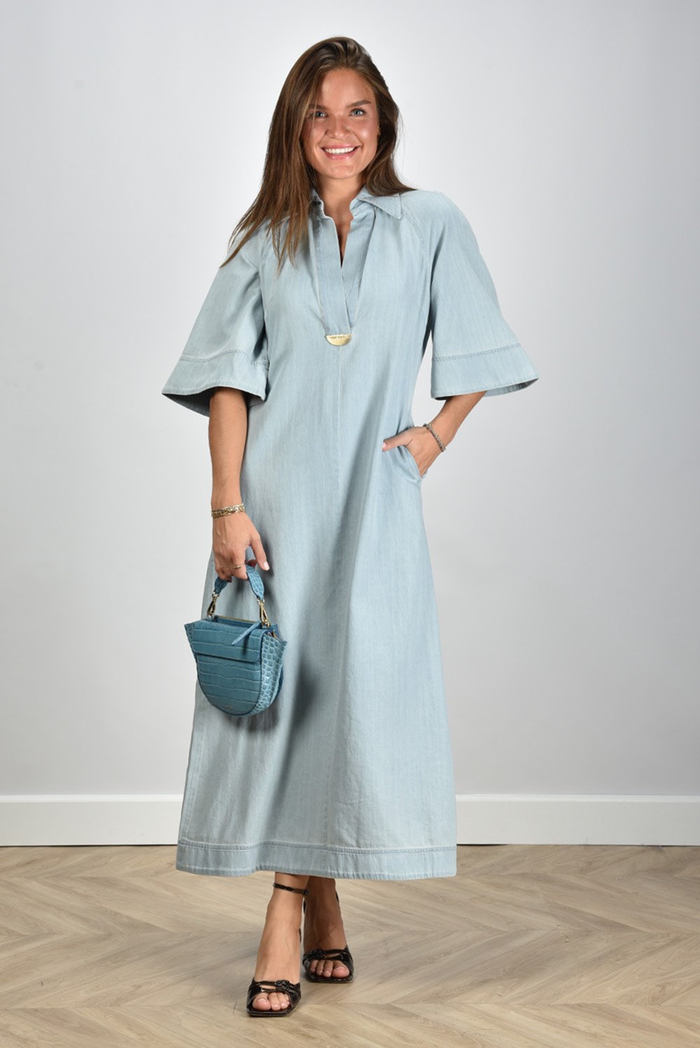 Zimmermann midi jurk Acacia Denim met wijde mouwen blauw