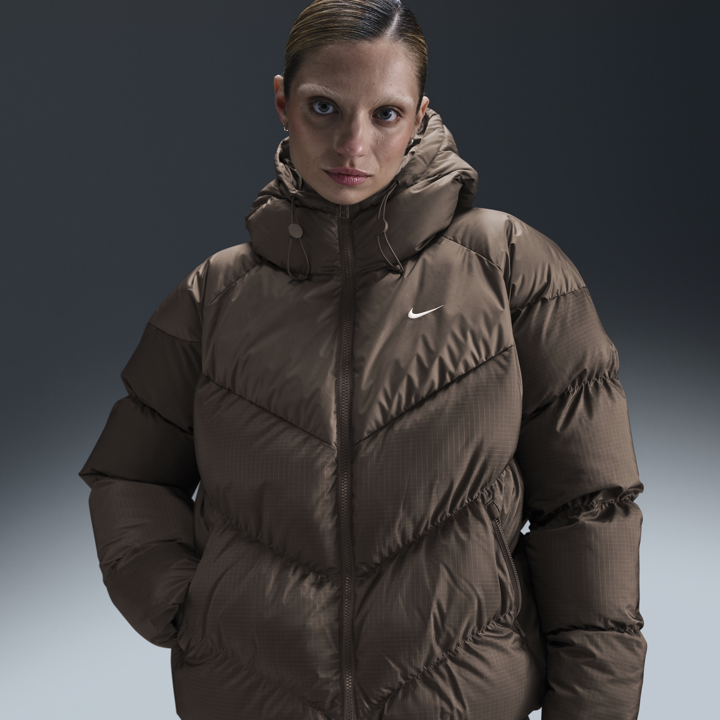 Nike Sportswear Windpuffer Storm-FIT ruimvallend damesjack - Bruin