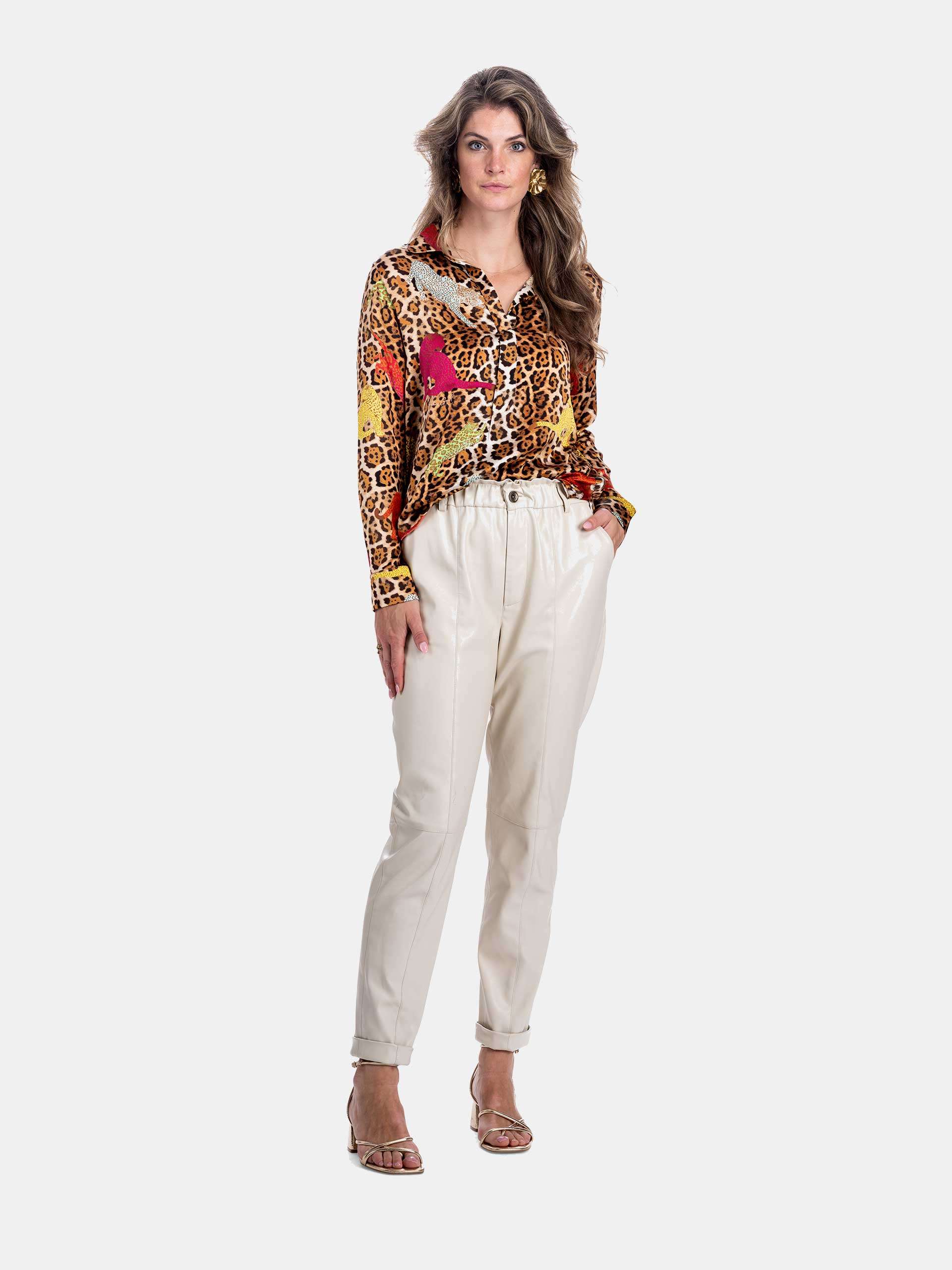 Mucho Gusto Blouse monza in zijde met camel luipaard print en multicolor luipaarden