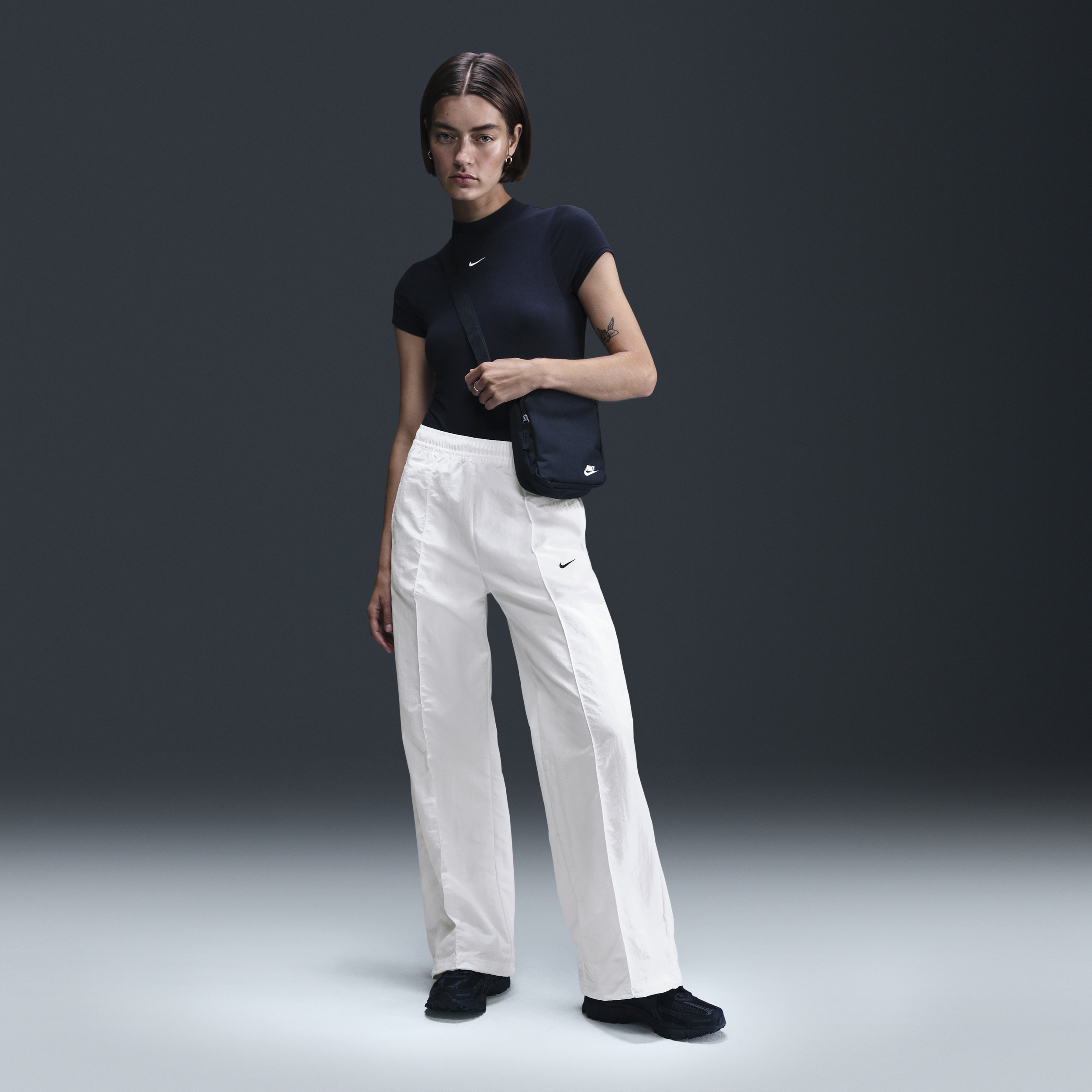 Nike Sportswear Everything Wovens damesbroek met halfhoge taille en open zoom - Wit
