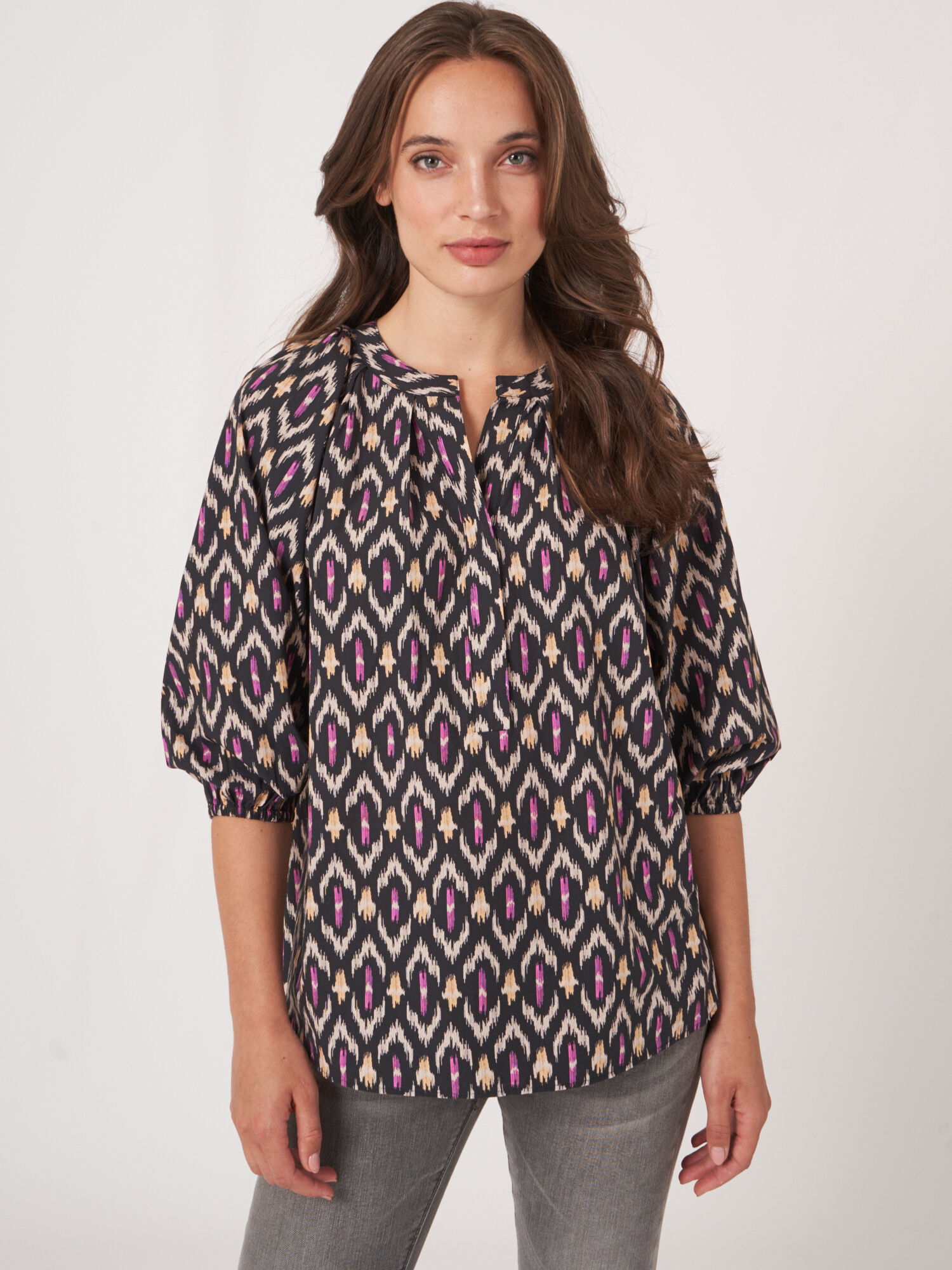 REPEAT cashmere Katoenen blouse met ikat print