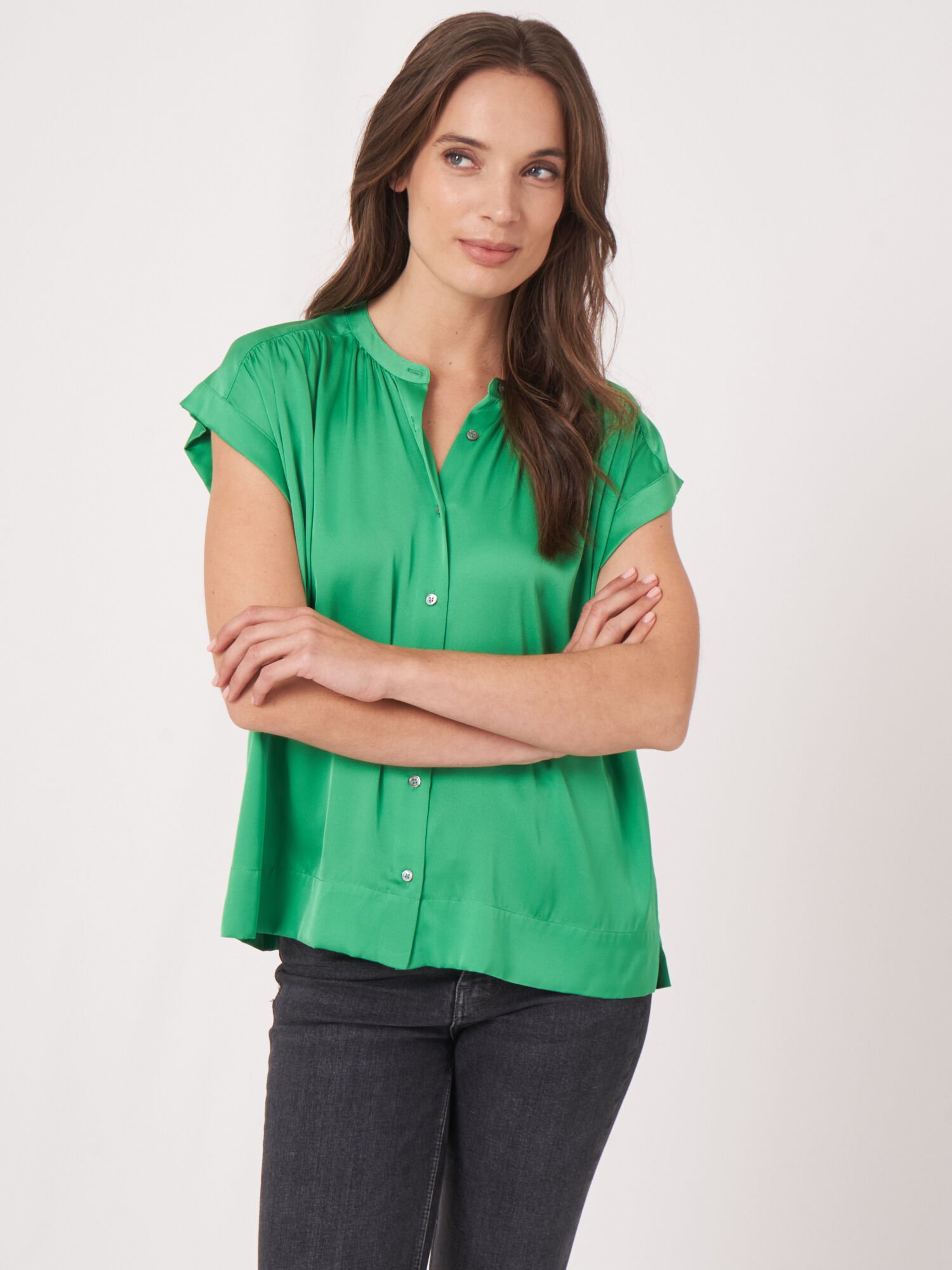 REPEAT cashmere Oversized zijden blouse met knopen