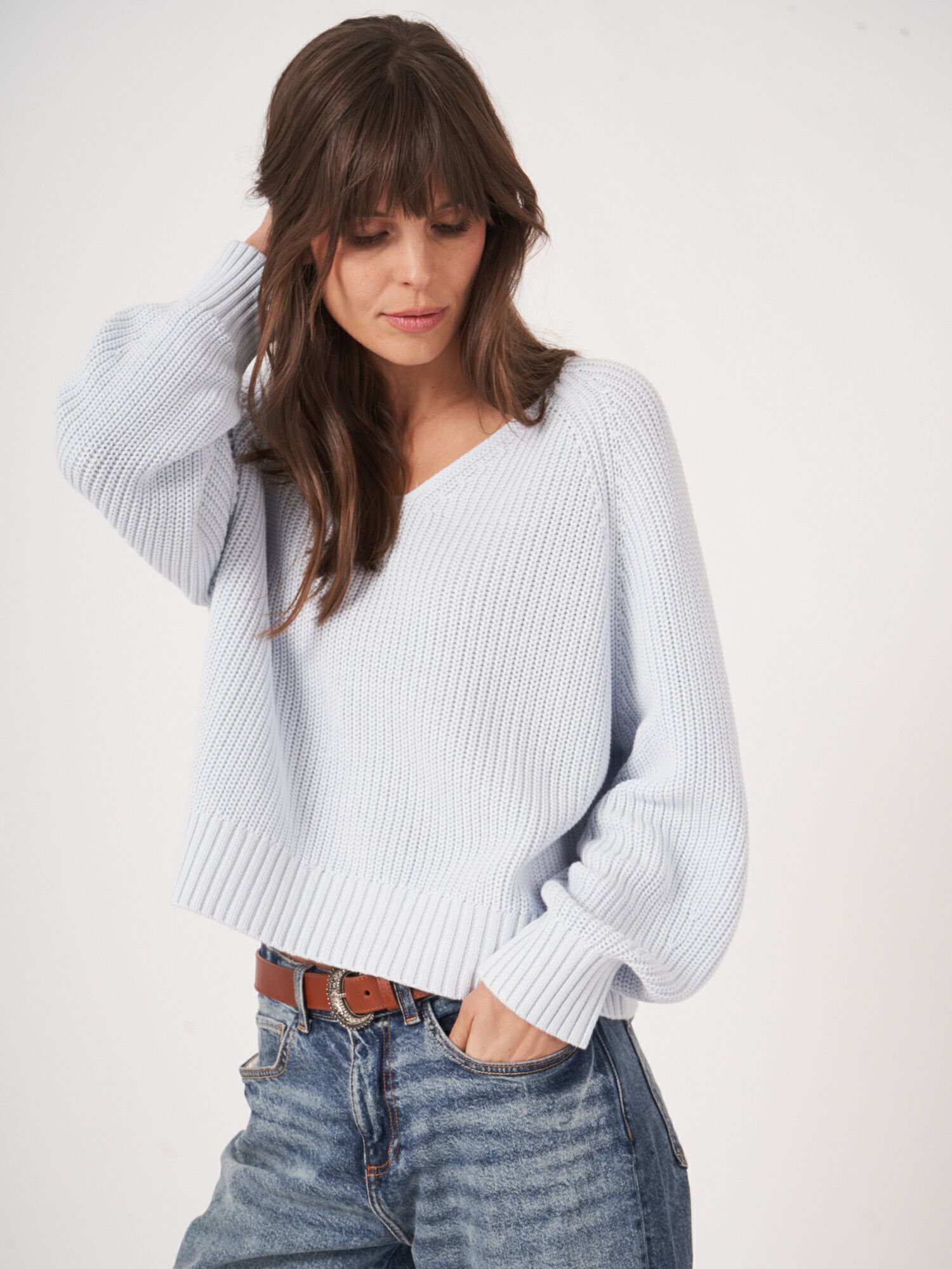REPEAT cashmere Grof ribgebreide katoenen V-hals trui