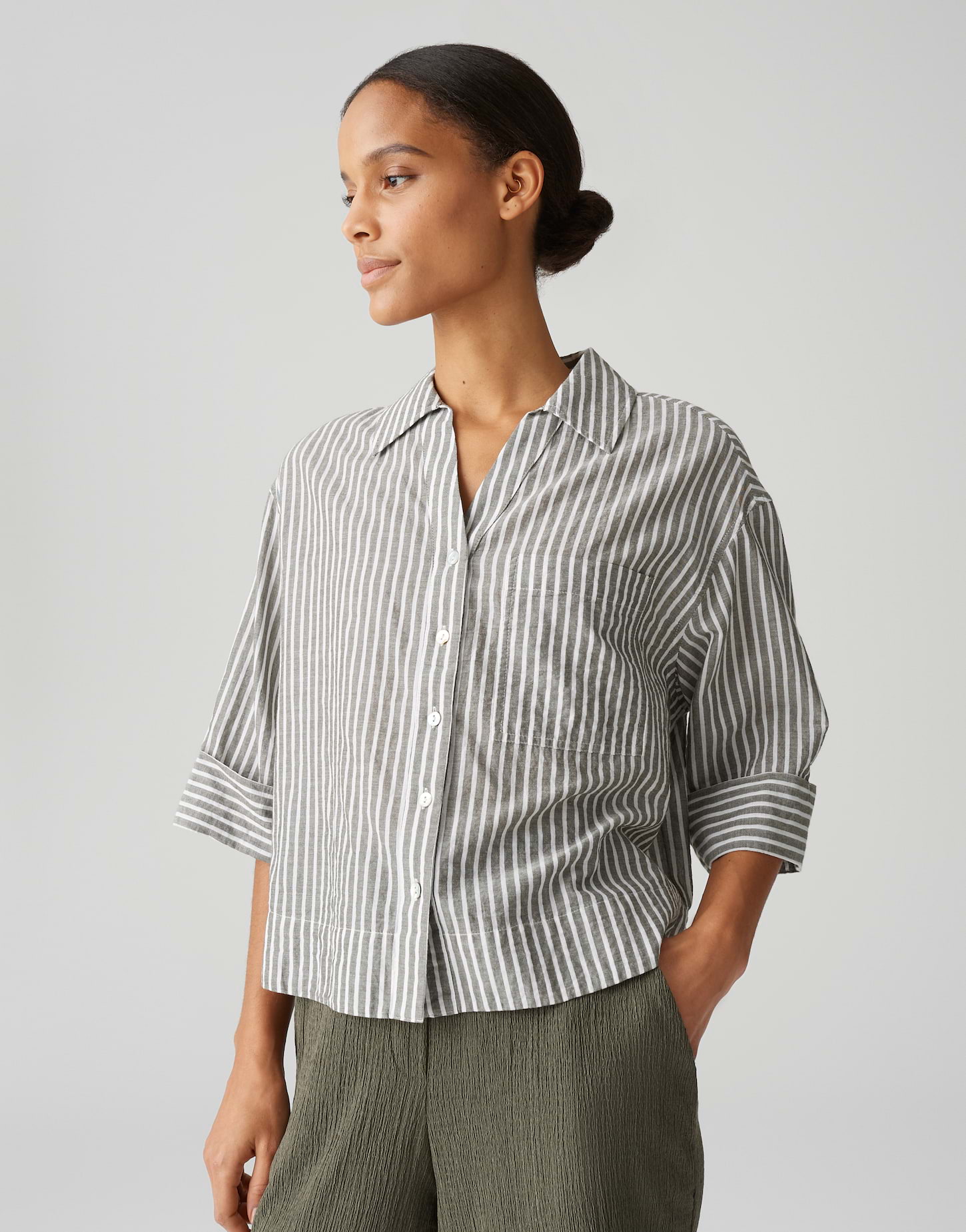 Opus frica 10418113195317 frica 300 olive leaf