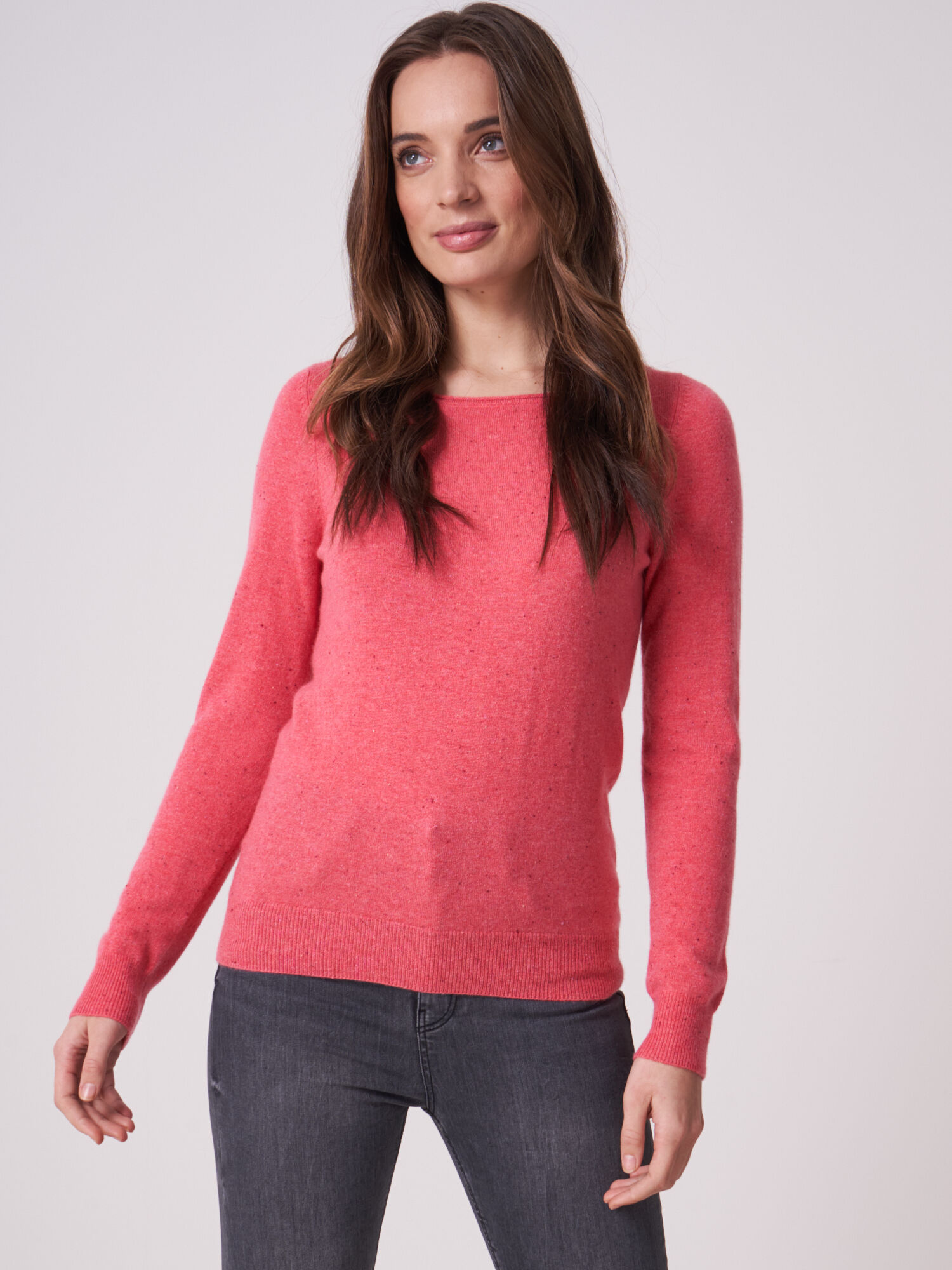 REPEAT cashmere Basic fijngebreide boothals trui van biologisch cashmere