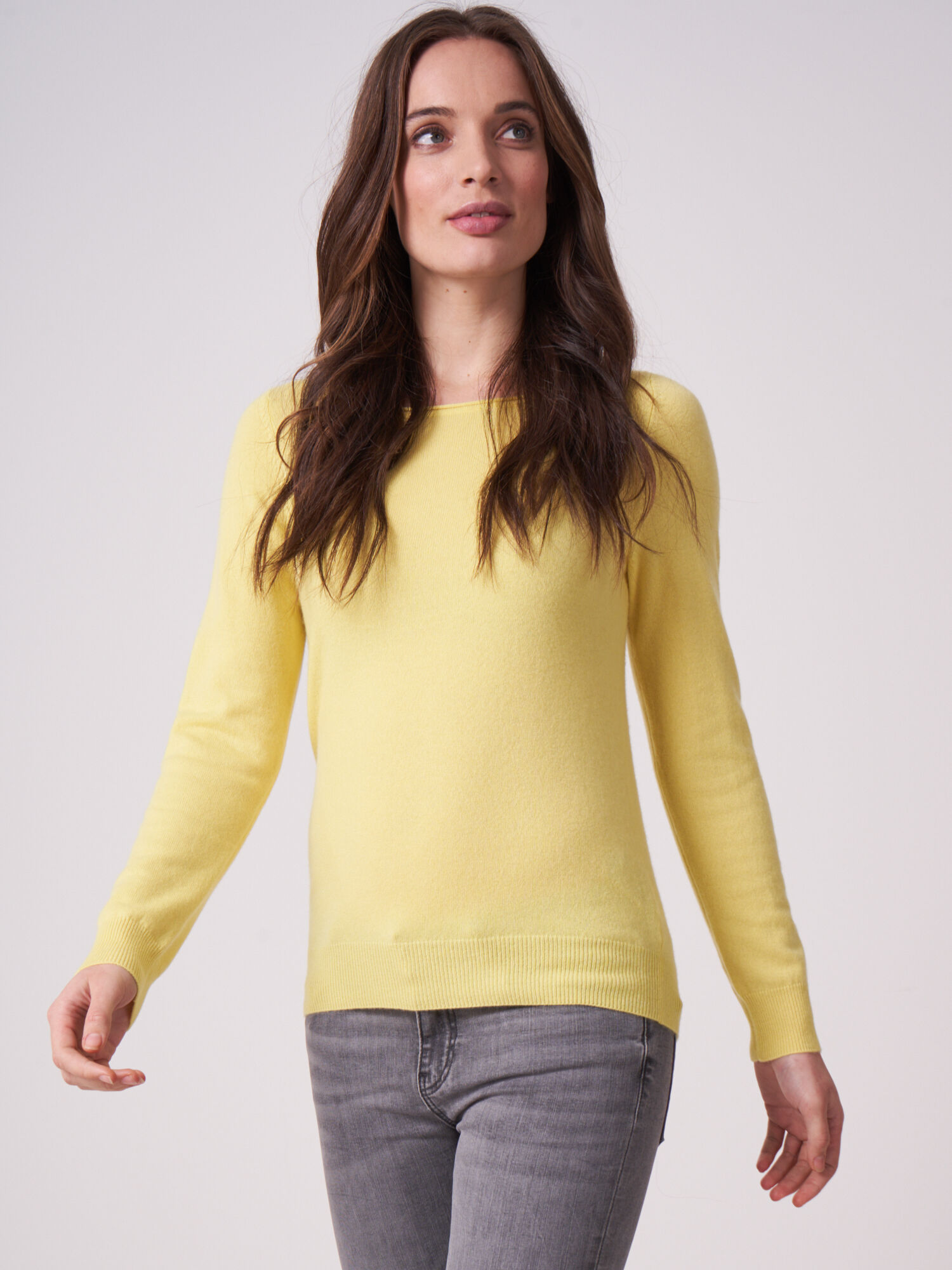 REPEAT cashmere Basic fijngebreide boothals trui van biologisch cashmere