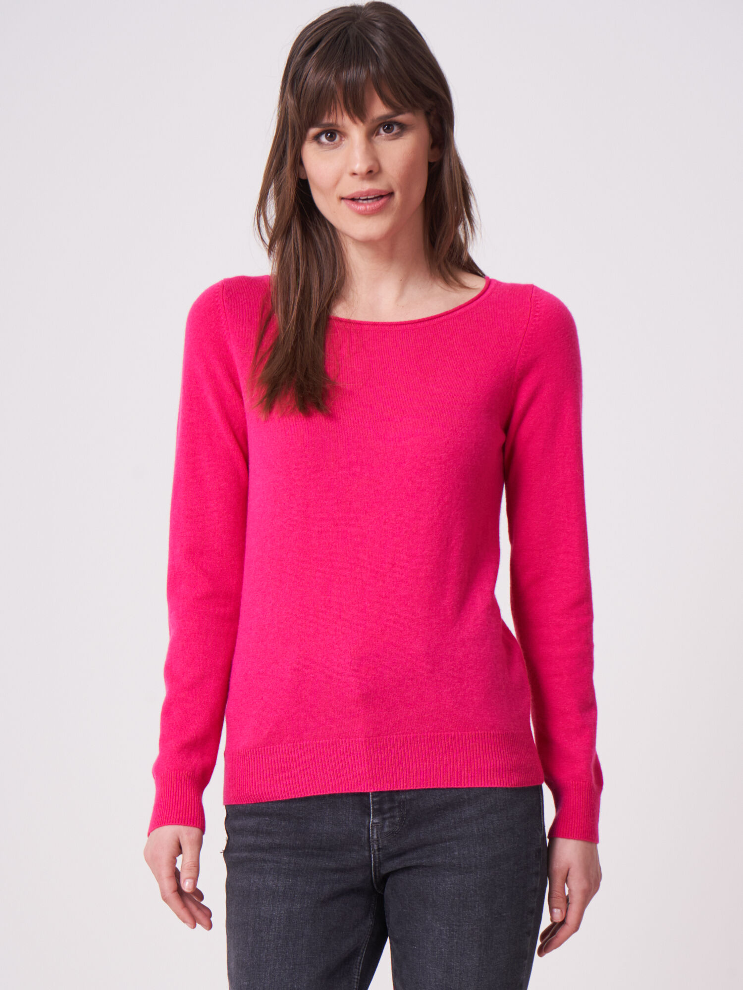 REPEAT cashmere Basic fijngebreide boothals trui van biologisch cashmere
